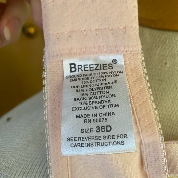 NWOT Breezies Lacy Pretty in Pink Underwire Bra - Picture 3 of 9